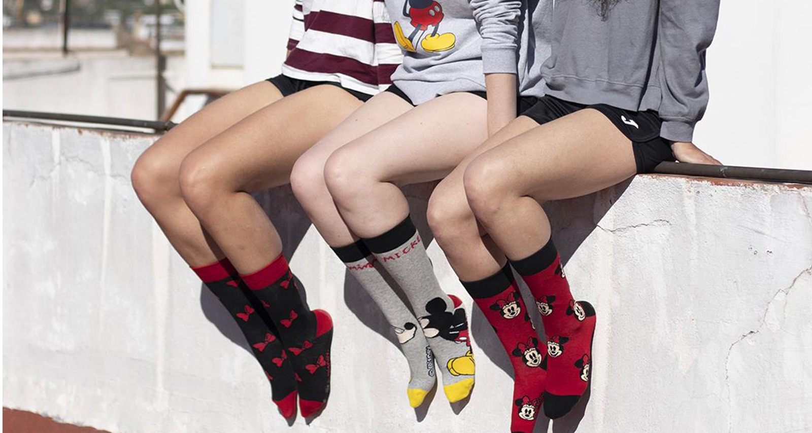 Moda y Estilo: Por Qué los Calcetines de Minnie Mouse son un Must-Have y Cómo Comprar Productos Oficiales para Lucir Increíble